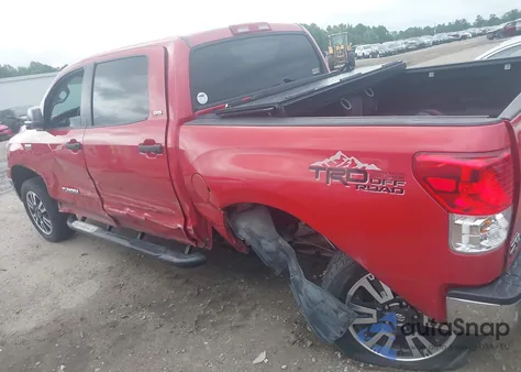 2011 Toyota Tundra Grade 5.7L V8 z USA, uszkodzony, nr VIN 5TFDW5F10BX163500